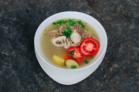 蔬菜 肉汤 食物 马铃薯 服务 午餐 番茄 美味的 热的