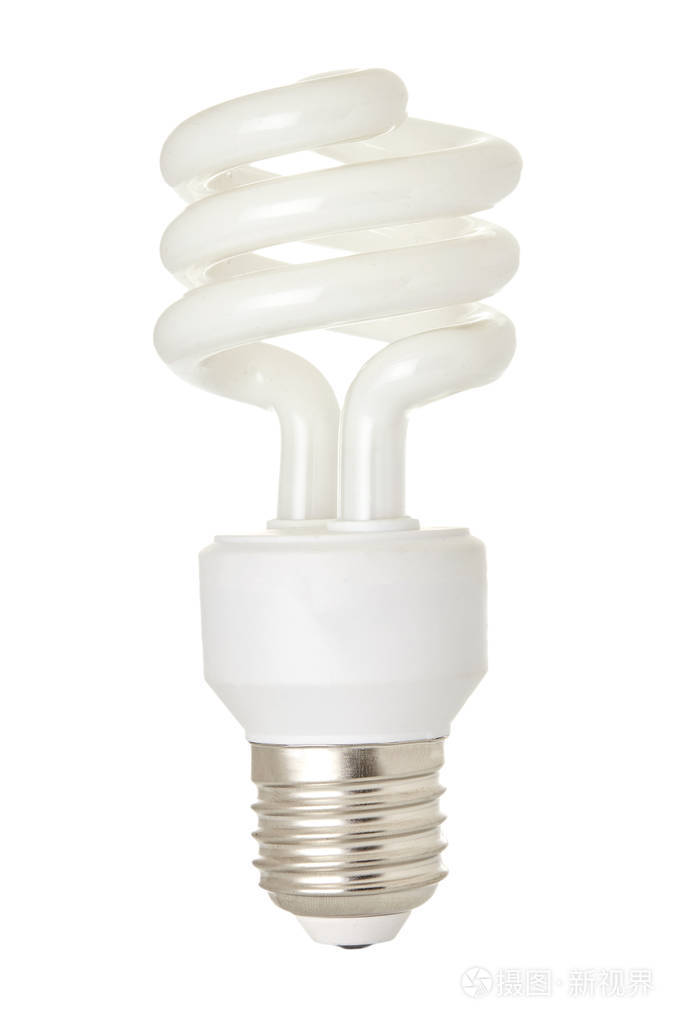 白色背景上隔离的节能灯泡闭合