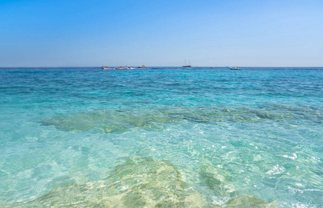 清澈湛蓝的海水，撒丁岛，意大利