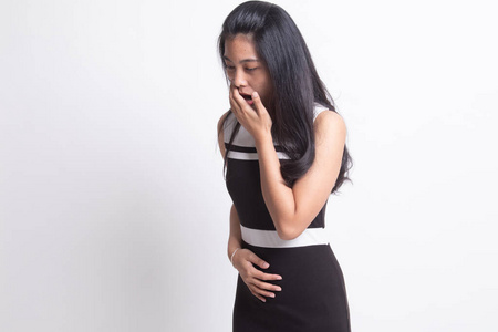 年轻的亚洲女人胃痛得快要呕吐了.照片