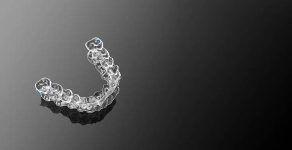 渐变背景下的隐形正畸美容托槽,照片