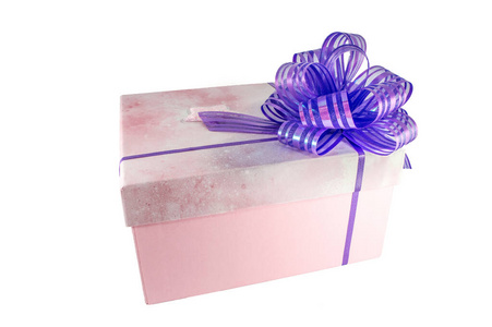 粉红色的大蝴蝶结盒子
