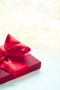 情人节红色丝质蝴蝶结礼盒，节日礼物惊喜