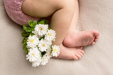  feet of the newborn baby with flower, fingers on the foot, mate