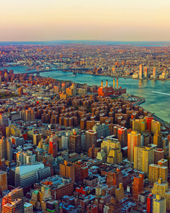 曼哈顿市中心和威廉斯堡大桥与布鲁克林反射