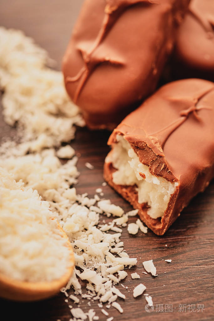 chocolatebarwithcoconutflakes