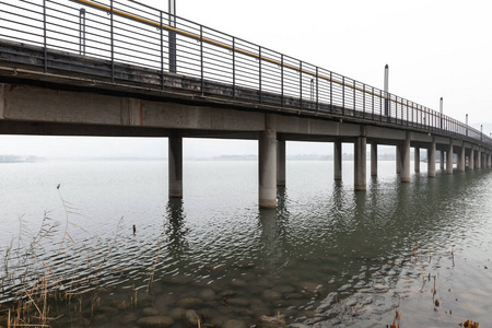 美丽的 旅游业 自然 海岸 反射 场景 建筑 混凝土 城市