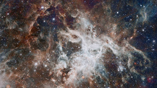 爆炸星系。抽象空间。这张图片的元素由美国宇航局提供