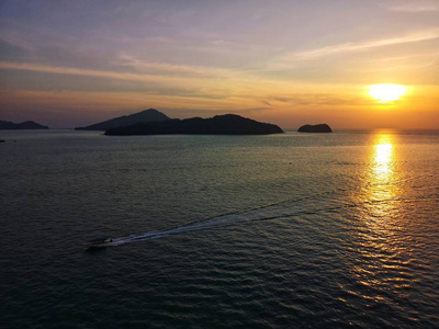 日落 天空 海岸 风景 海洋 夏天 旅行 美丽的 旅游业