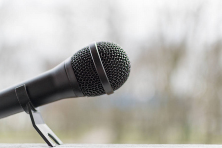 采访话筒特写留白图片