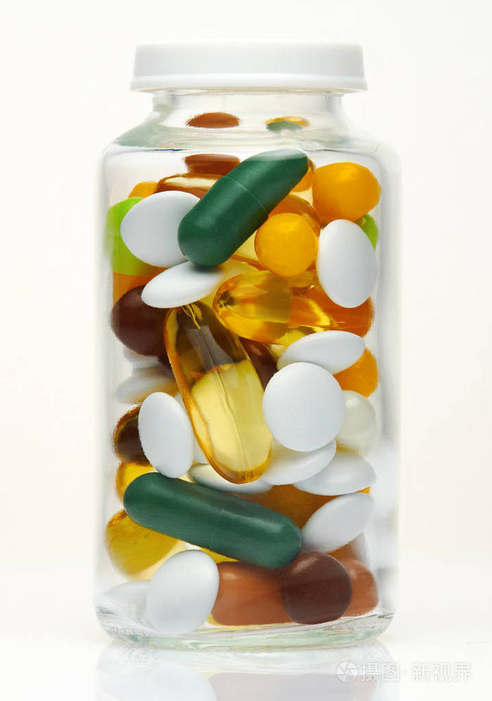 玻璃瓶装满了五颜六色的药丸药片维生素药物欧米茄3鱼油凝胶胶囊药物