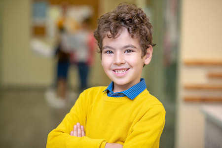 读得好的男孩图片