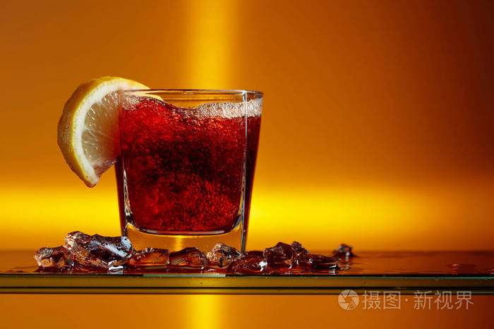 cocktailwithcolalemonsliceandicepieces