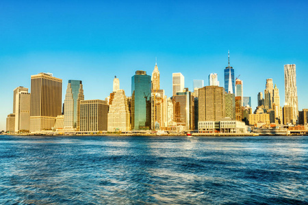 纽约市曼哈顿下城日出，从布鲁克林俯瞰纽约