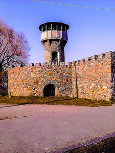这座带有堡垒墙的塔楼在沃林斯克被拆除