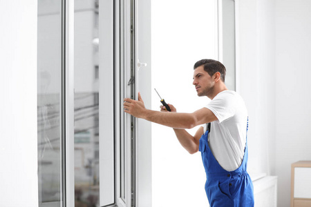 公寓 装配 房子 修复 工人 新的 在室内 成人 工头 窗口