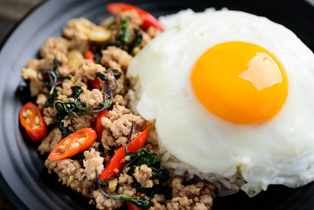 泰语 油炸 热的 胡椒粉 鸡蛋 食物 盘子 晚餐 蔬菜 烹饪