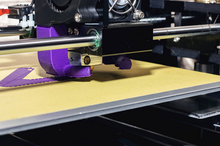 从塑料打印到三维打印机的过程