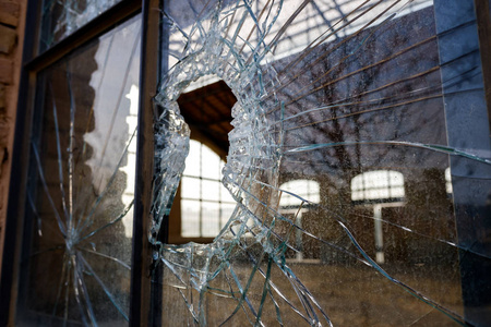 破裂工厂图片-破裂工厂素材-破裂工厂插画-摄图新视界