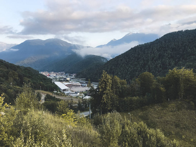 高加索山脉的美丽景色。俄罗斯罗札库托