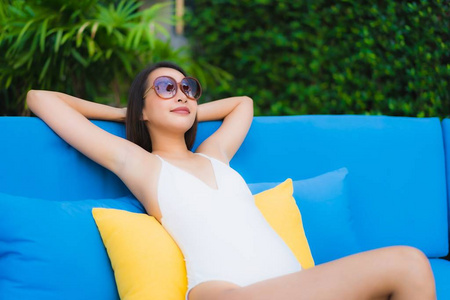 美丽的亚洲年轻女性的画像快乐的微笑在你身边放松照片 正版商用图片27zze7 摄图新视界 美丽的亚洲年轻女性的画像快乐的微笑在你身边放松照片 正版商用图片27zze7 摄图新视界