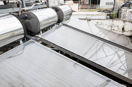 屋顶太阳能热水器图片