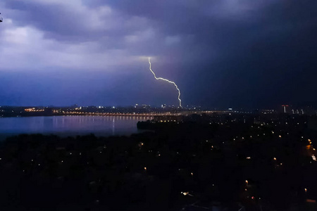雷雨闪电图片