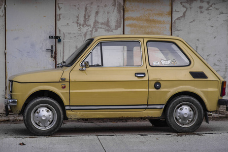 综合形象妇女在东京购物老拉人力车的老式中国手年轻女子在城市里看着