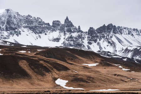 冰岛北部陡峭的山顶