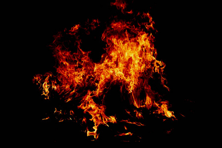 在黑暗的背景下开火。火灾背景。近距离开火。的背景设计师。木头黑底火
