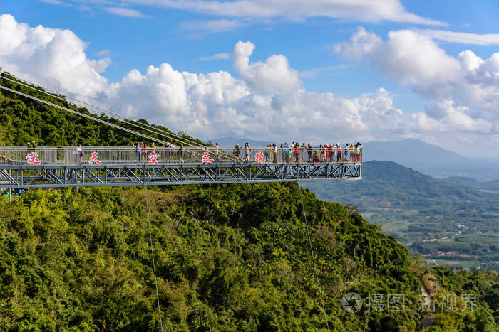全景玻璃桥海南岛亚诺达雨林文化旅游区亚龙湾热带天堂森林公园毗邻
