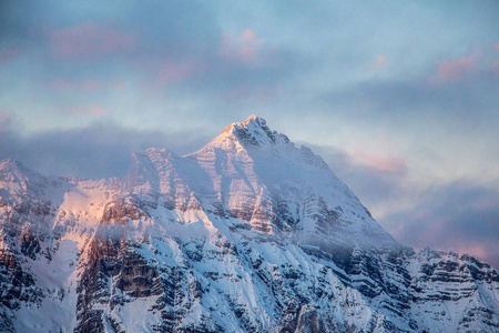 山画像比尔霍恩萨尔巴赫日落紫光云雪山