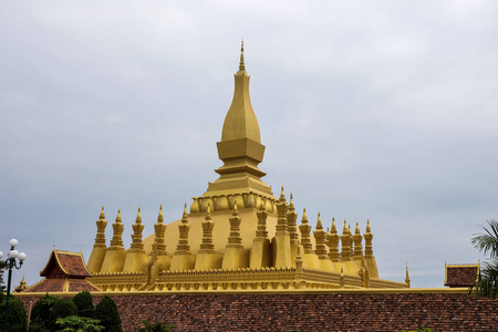 老挝万象瓦帕那琅寺的金塔