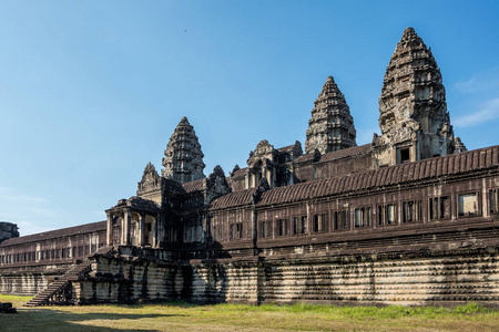 吴哥窟是柬埔寨暹粒的一座寺庙建筑群。
