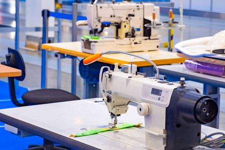 轻工业.缝纫衣服的设备.工作地点女裁缝.学习缝纫.照片