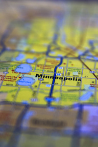 明尼苏达州明尼阿波利斯市，以纸上的路线图为中心，但重点有限
