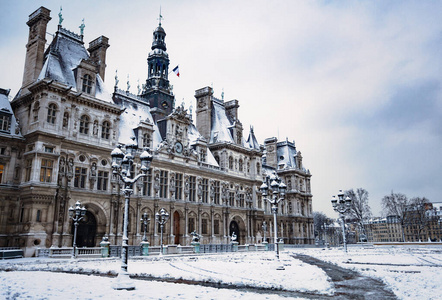 巴黎下雪的市政厅酒店