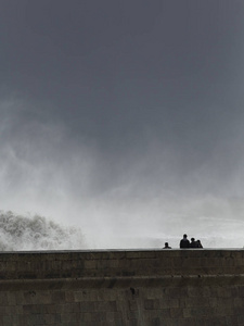 People seeing sea storm 