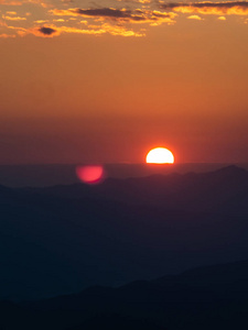 泰斯兰山脉和日落景观
