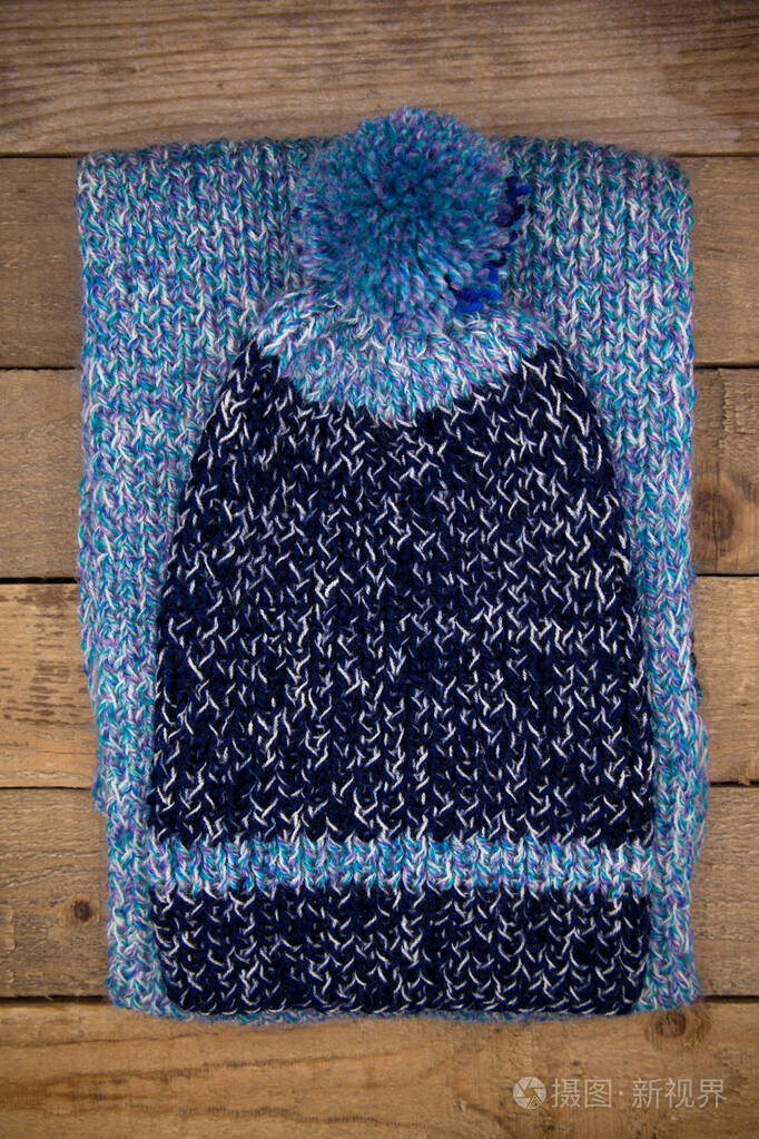 手工羊毛针织冬季蓝色帽子和围巾
