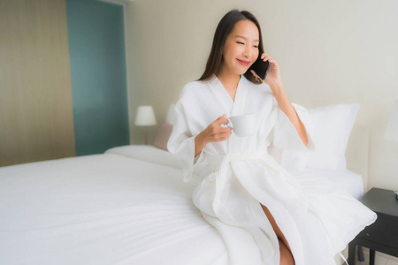 Portrait beautiful young asian women with coffee cup and mobile 