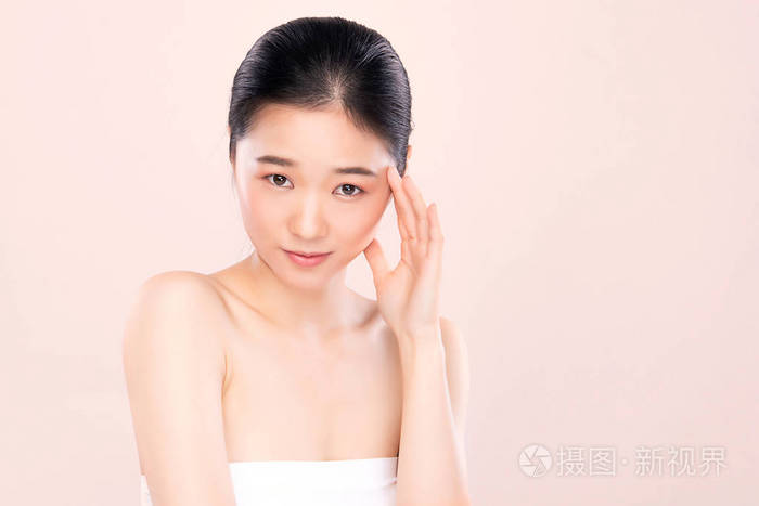 肖像美丽的年轻亚洲女性干净清新的裸体概念.