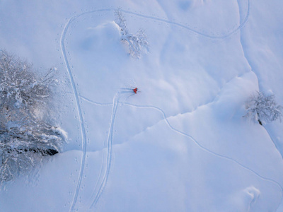 冒险 冬天 欧洲 滑雪者 追踪 自由 斜坡 穷乡僻壤 滑雪