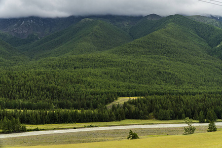 山景的背景图像。俄罗斯西伯利亚阿尔泰