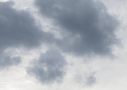 泰国傍晚雨前的灰色天空