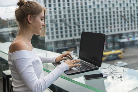 工作电脑场景海报设计