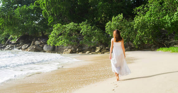 海滩 美女 假日 连衣裙 旅行者 放松 自由 女人 海洋