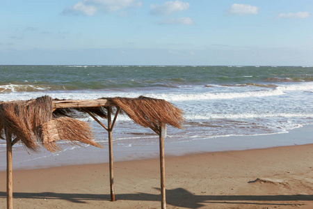 太阳 波动 雨伞 美女 岩石 阳光 海湾 季节 海滩 冲浪