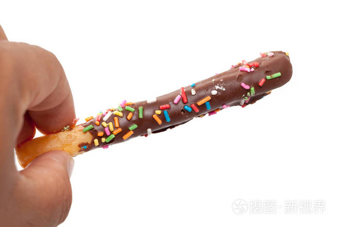 手握彩色甜甜圈棒孤立在白色背景