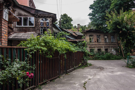 老建筑的普通庭院